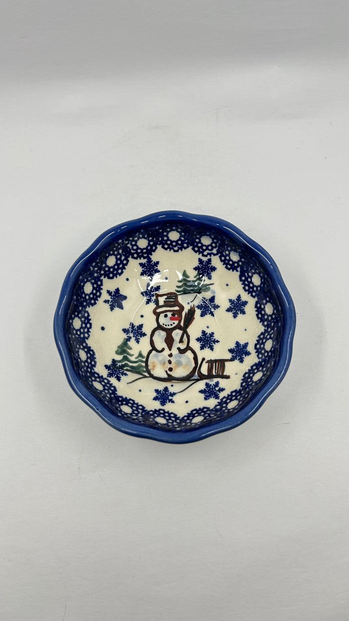 A268 Small Scalloped Dish - D33