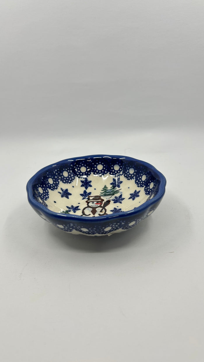 A268 Small Scalloped Dish - D33