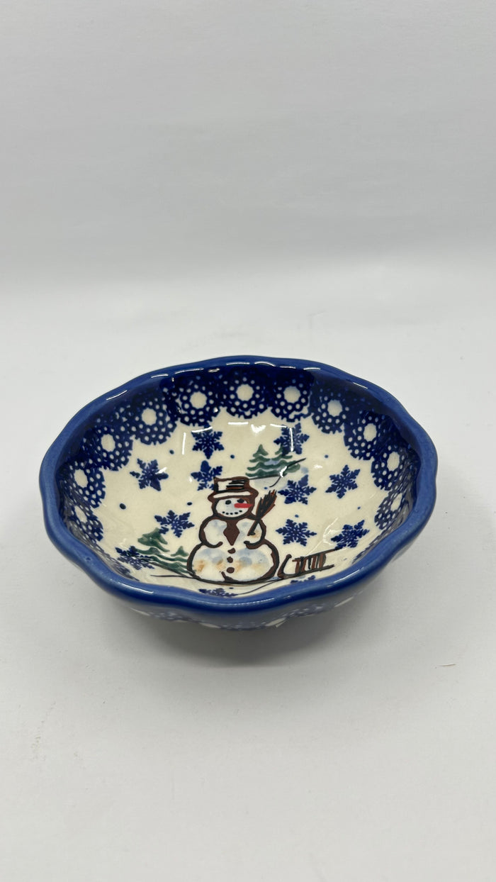 A268 Small Scalloped Dish - D33