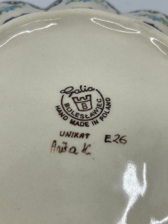 T13 Egg Dish with Handle U-K3