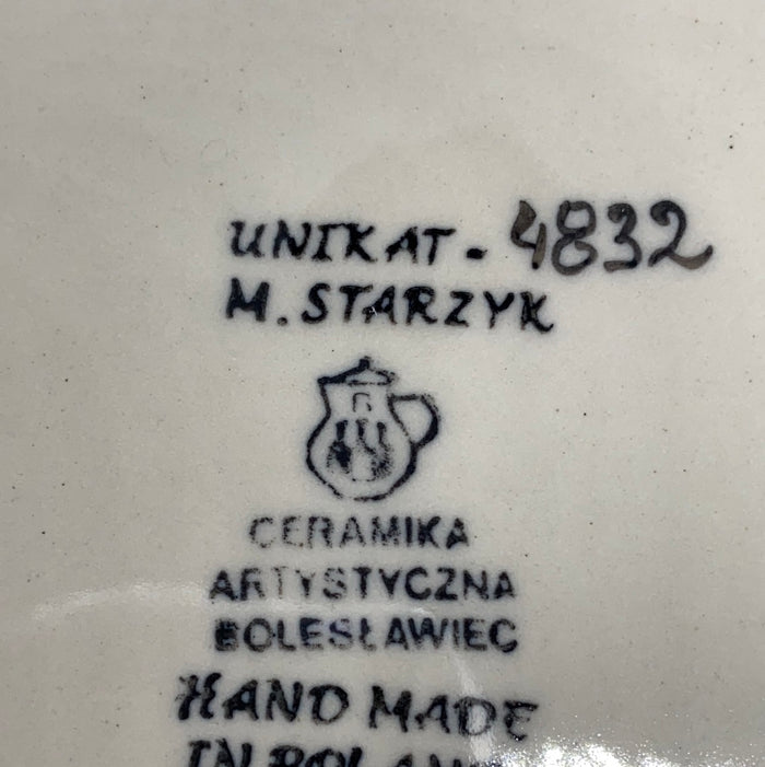 Baker ~ Round w/ Handles ~ 9 inch ~ U4832