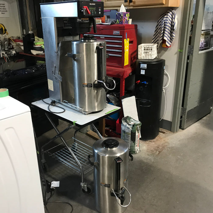 Bunn Stainless Steel Model ITCB 29" Commercial Coffee & Tea Brewer With Two Commercial Pots 10"x 21"x 34"
