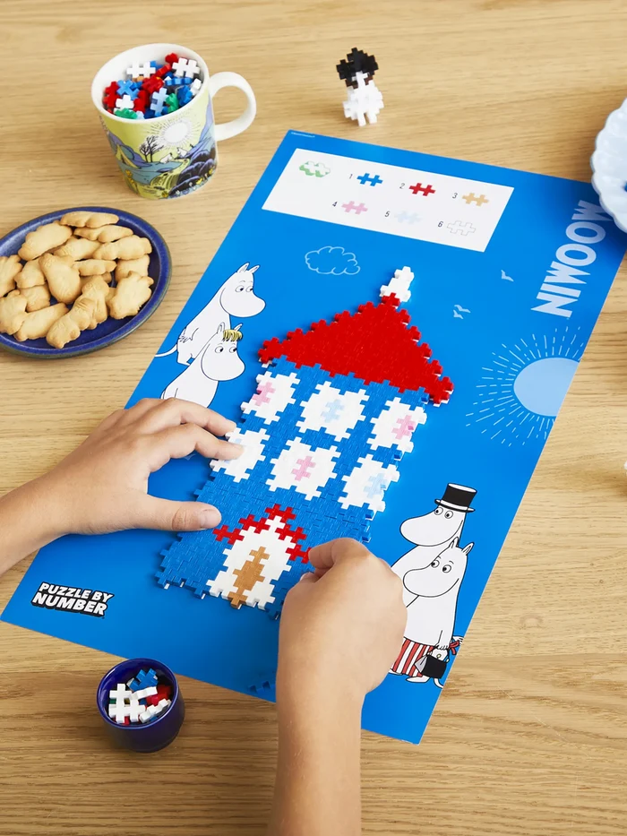 Moomin House with 3D Characters - Puzzle by Number - 275 pcs