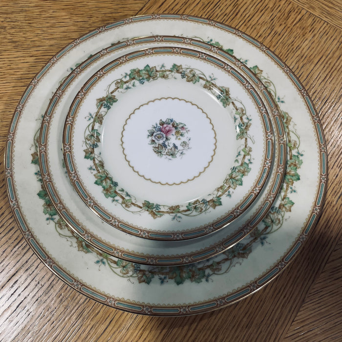 Set of 48 Pieces Vintage Noritake Concord #4915 China Dinnerware Set