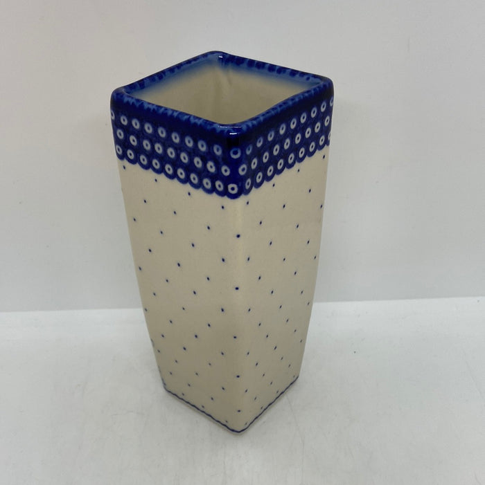 W07 Square Vase U-P1