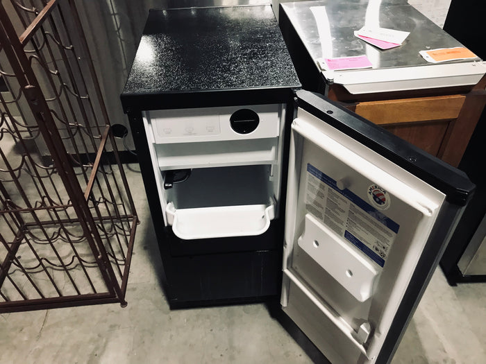 Whirlpool Stainless Steel Ice Maker 15"x 24"x 34"